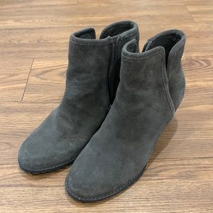 ROCKPORT! Hollis V-Cut Bootie!